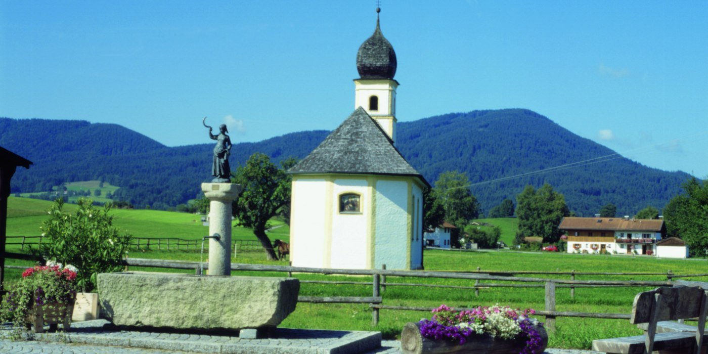 Leonhardikapelle u. Brunnen, Hundham, Laun5 001